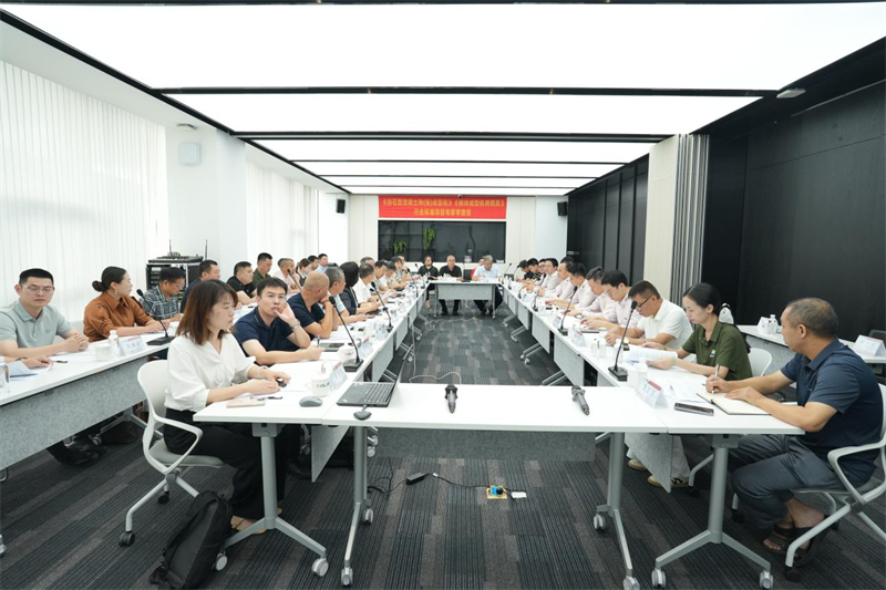 從制造到“智”造：泉工股份舉辦《仿石型混凝土磚（板）成型機(jī)》《砌塊成型機(jī)用模具》行業(yè)標(biāo)準(zhǔn)項(xiàng)目專(zhuān)家審查會(huì)